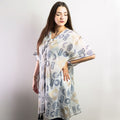 Kaftan Femme Motifs Grecs Or & Bleu Peint à la Main – Collection Nomad Sari Méditerranée