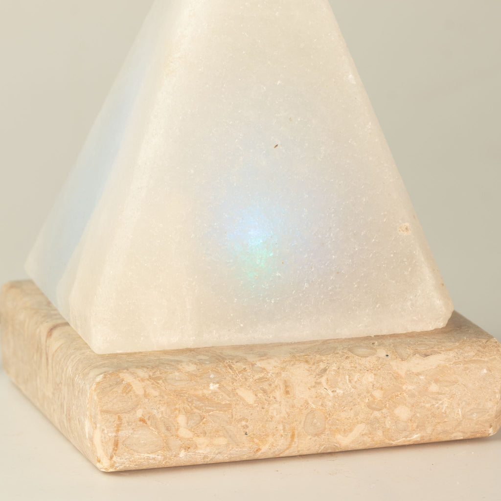 * Lampe en sel blanc de l’Himalaya USB en forme de pyramide, 9 cm, lumière multicolore