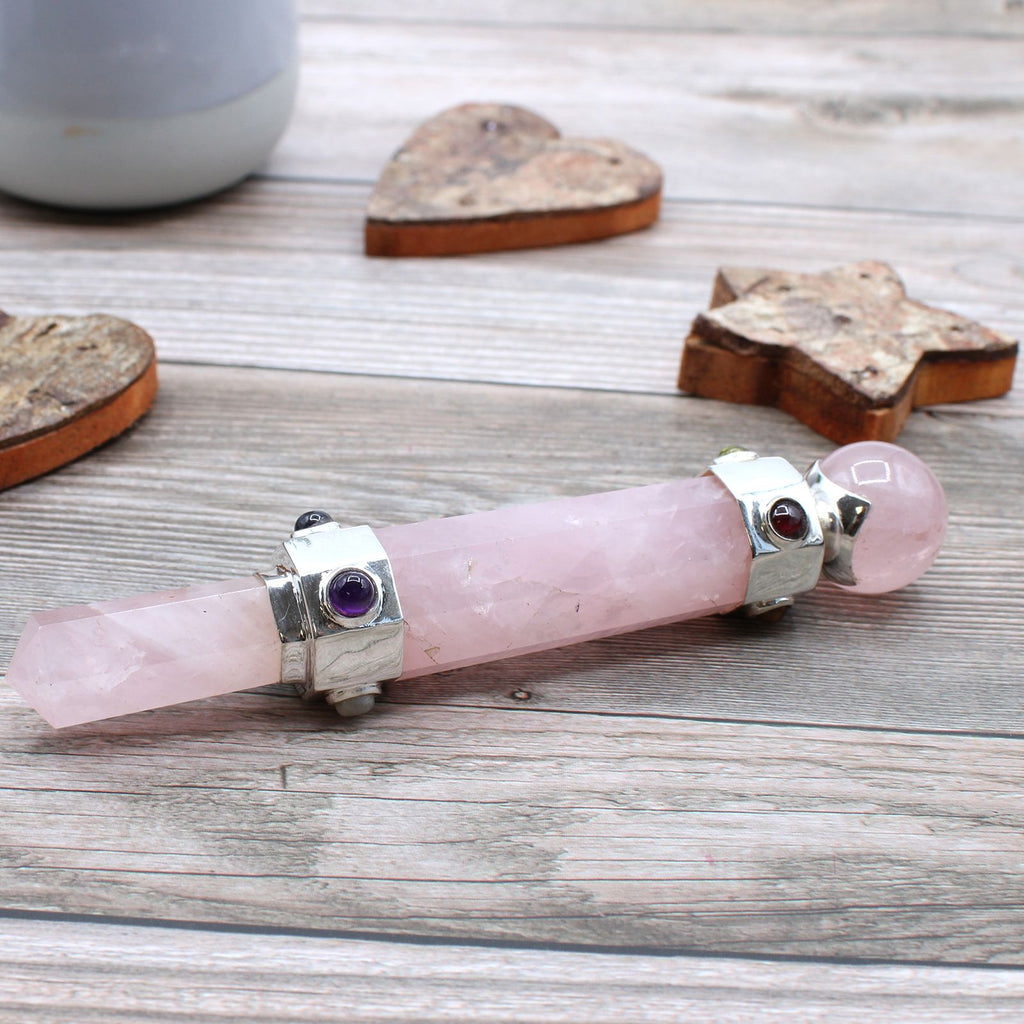 Baguette hexagonale en quartz rose de 12 cm