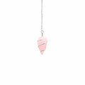 Pendule en quartz rose brut avec spirale argentée