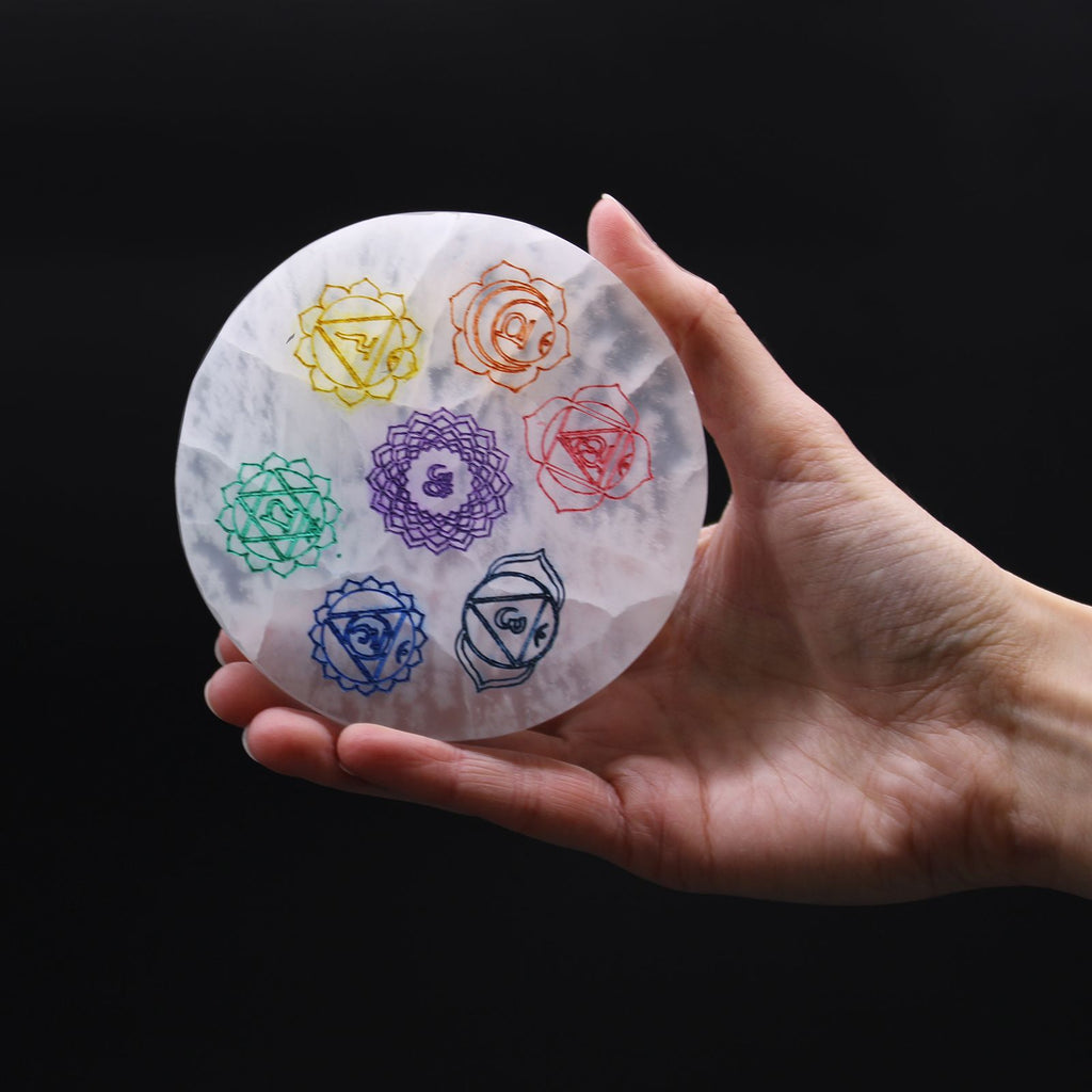 Plaque de rechargement en sélénite motif chakras coloré, 10 cm