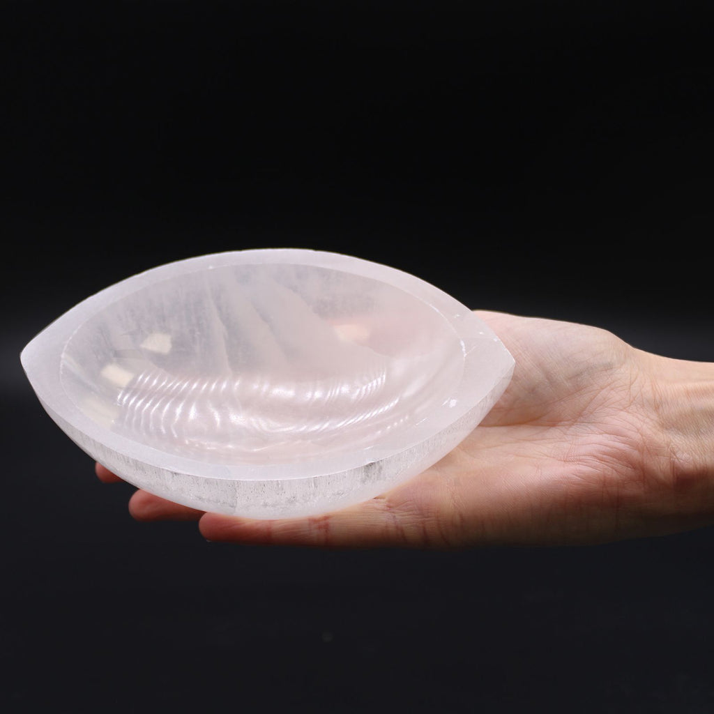 Coupelle en sélénite en forme d’œil – 15 cm
