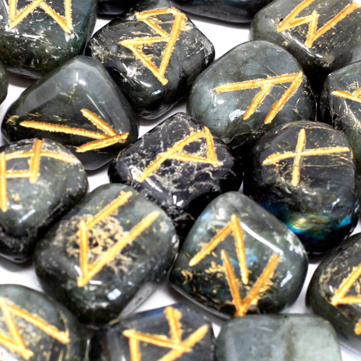 Set de Pierres Runiques en Pochette – Labradorite