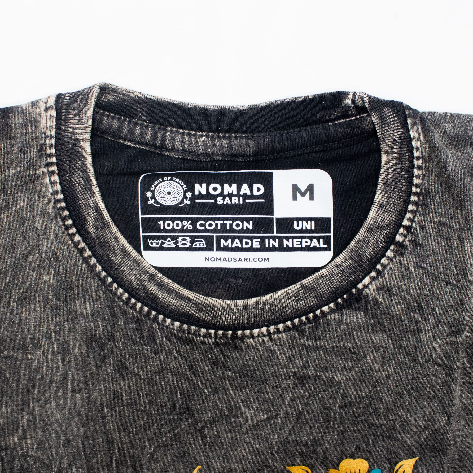 * T-Shirt en Coton Délavé Nomad Sari – Boussole de Vie – Anthracite – M