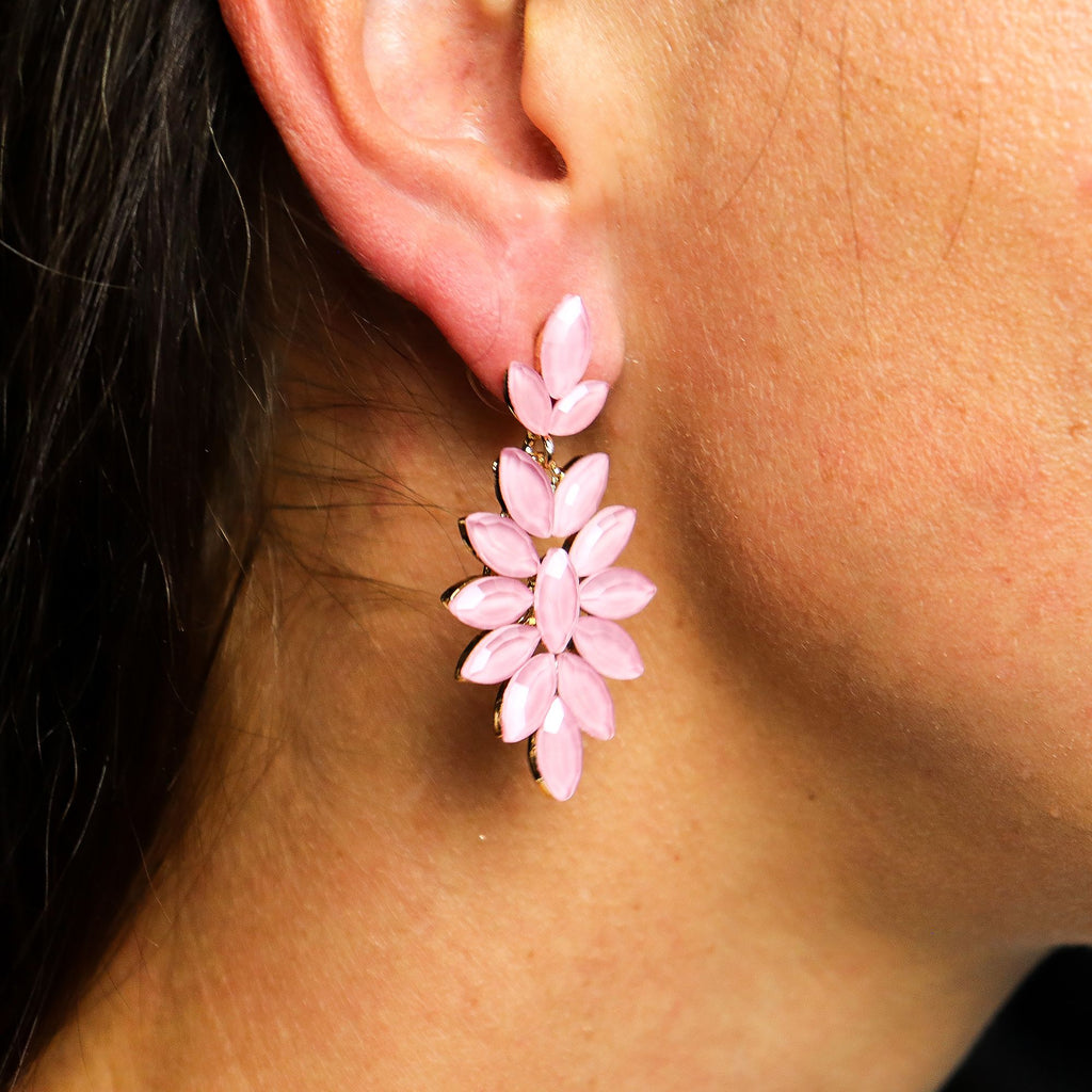 * Boucles d’oreilles longues pendantes en verre vintage rose pâle