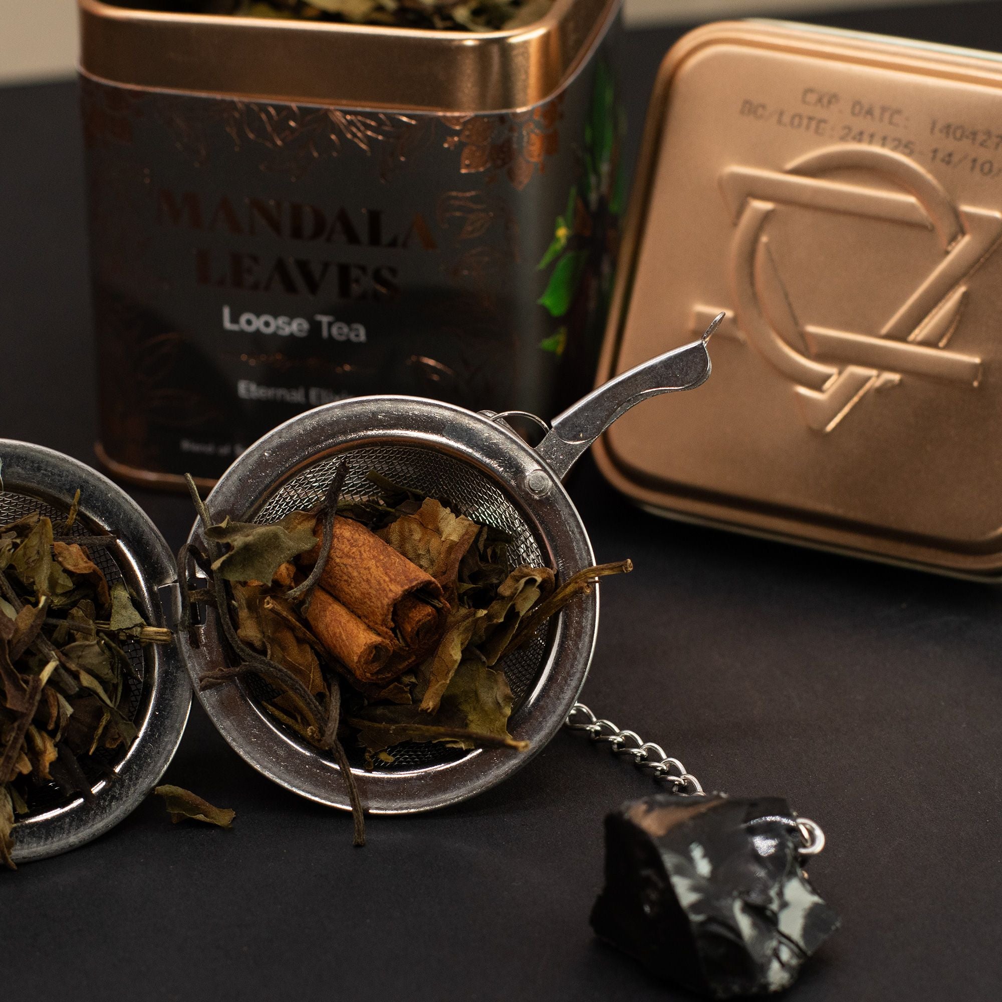 Thé Élixir Éternel 50g – Mélange Thé Vert & Blanc Cannelle Pomme Amande | Boîte Métallique