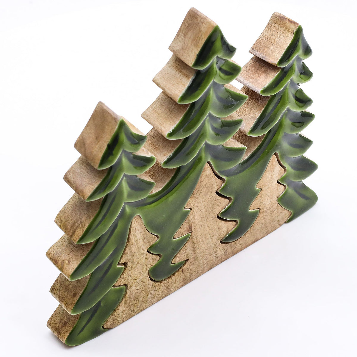 * Perdu dans la forêt – Décoration en bois 3D à trois sapins – 20 × 23 cm
