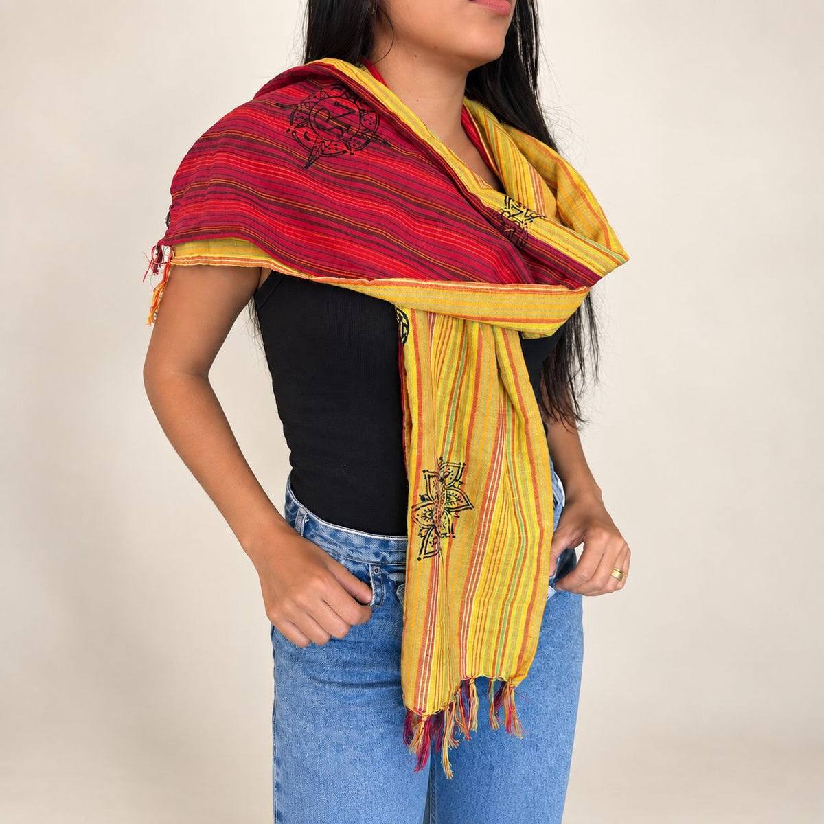 * Nomad Sari – Écharpe de bénédiction de voyage – 170 × 50 cm – Au revoir à Katmandou